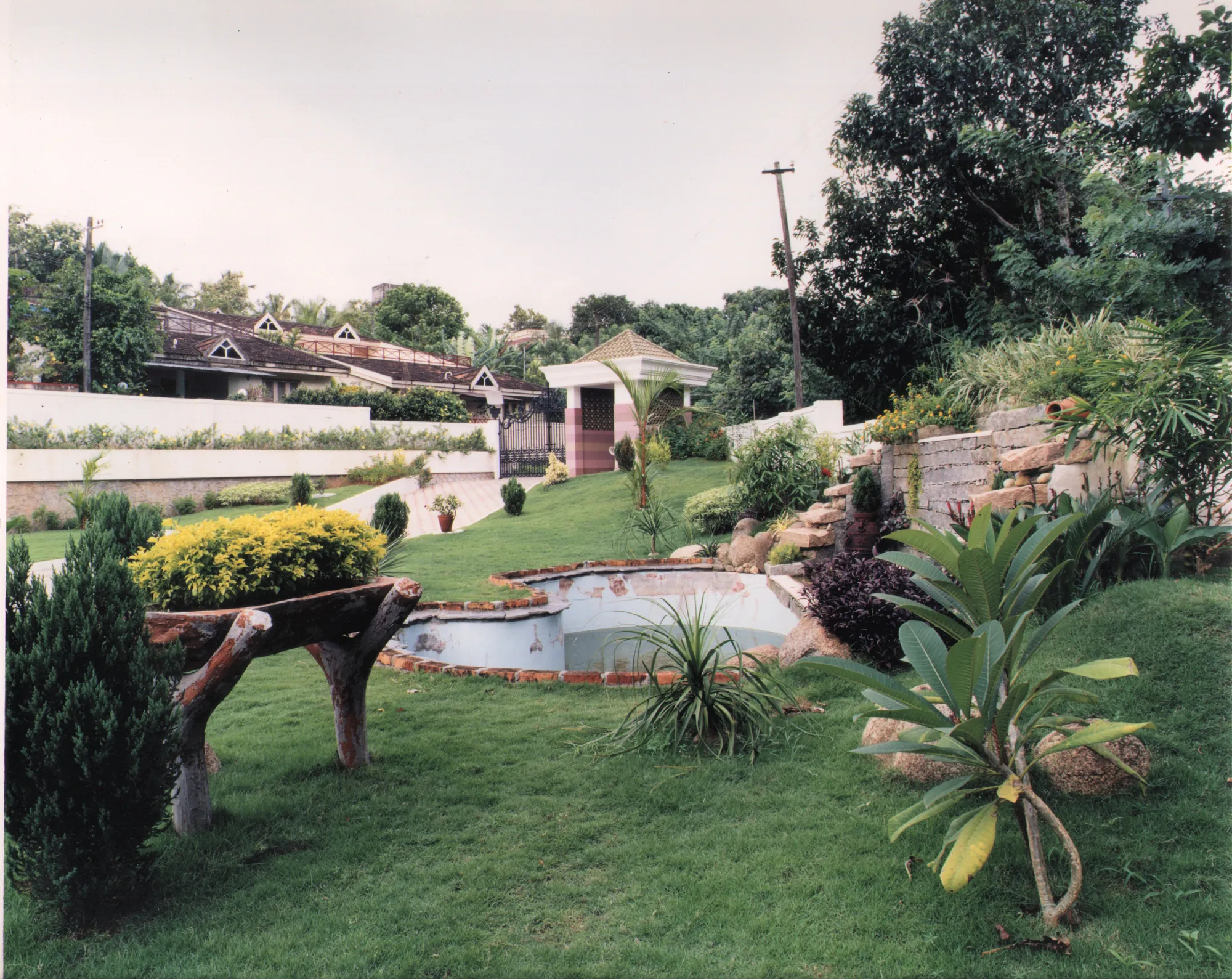 The Grand Manor, landscaping