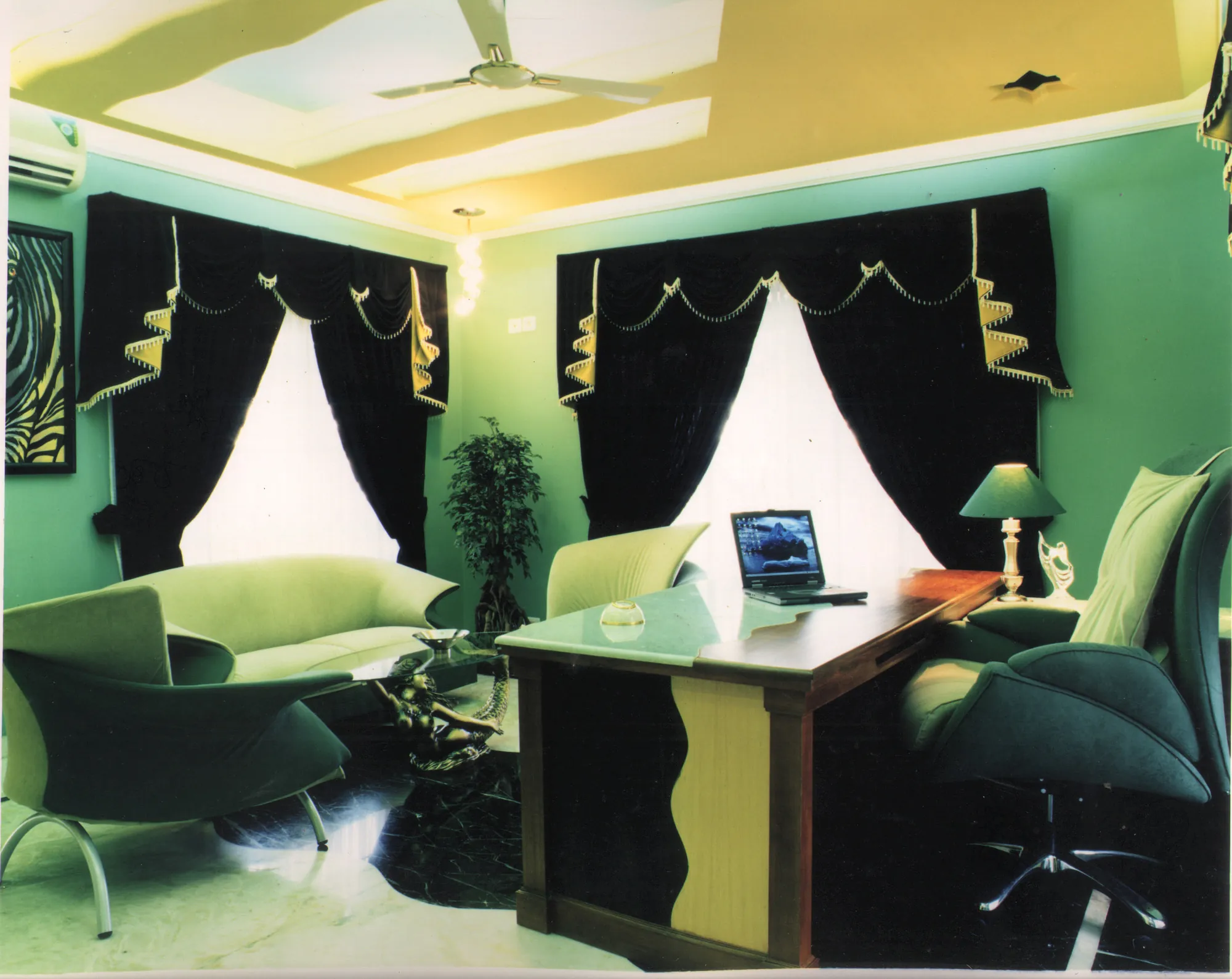 The Grand Manor, office room